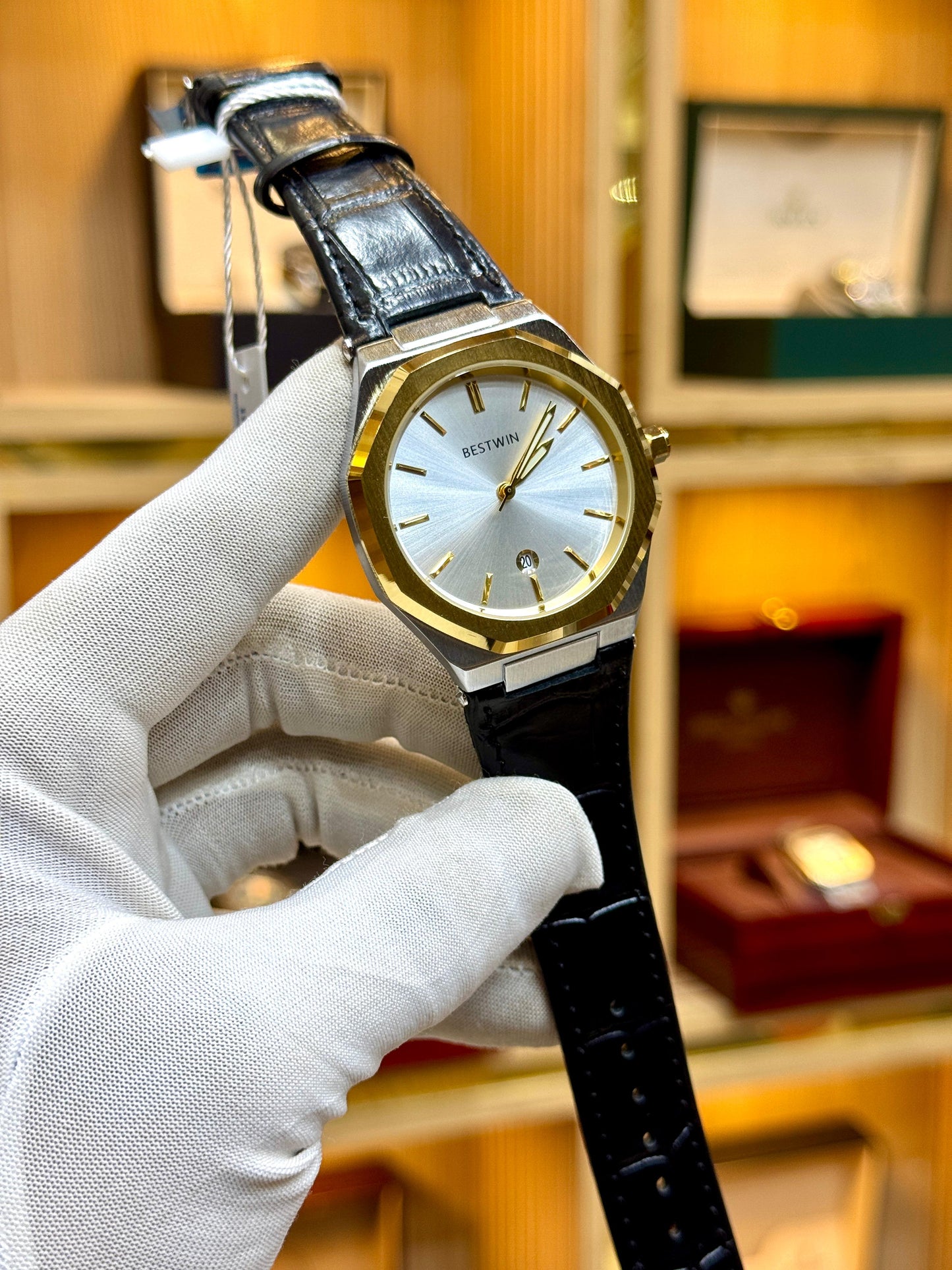 BESTWIN Men’s Leather Strap Watch – Master Lock Design