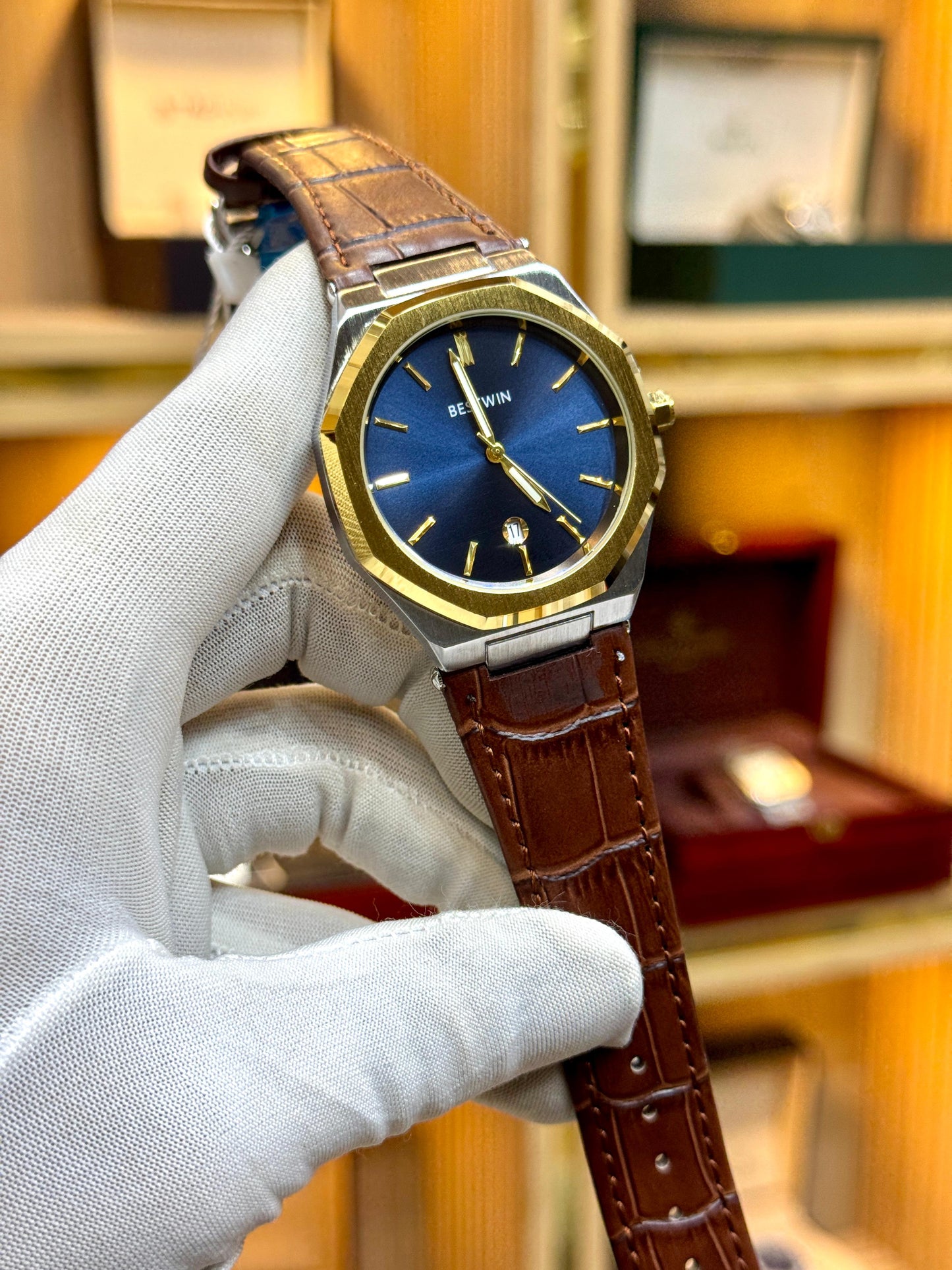 BESTWIN Men’s Leather Strap Watch – Master Lock Design