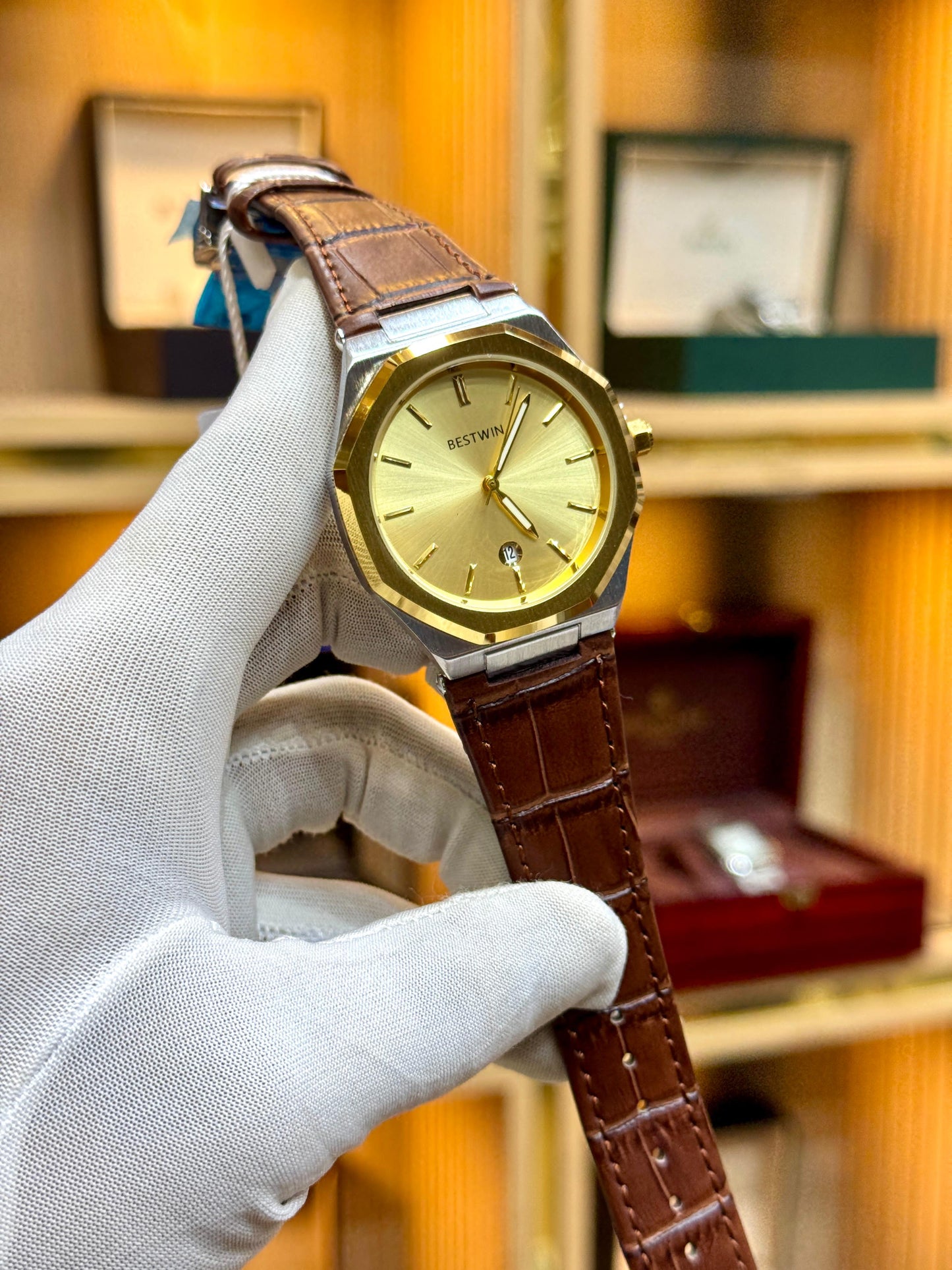 BESTWIN Men’s Leather Strap Watch – Master Lock Design