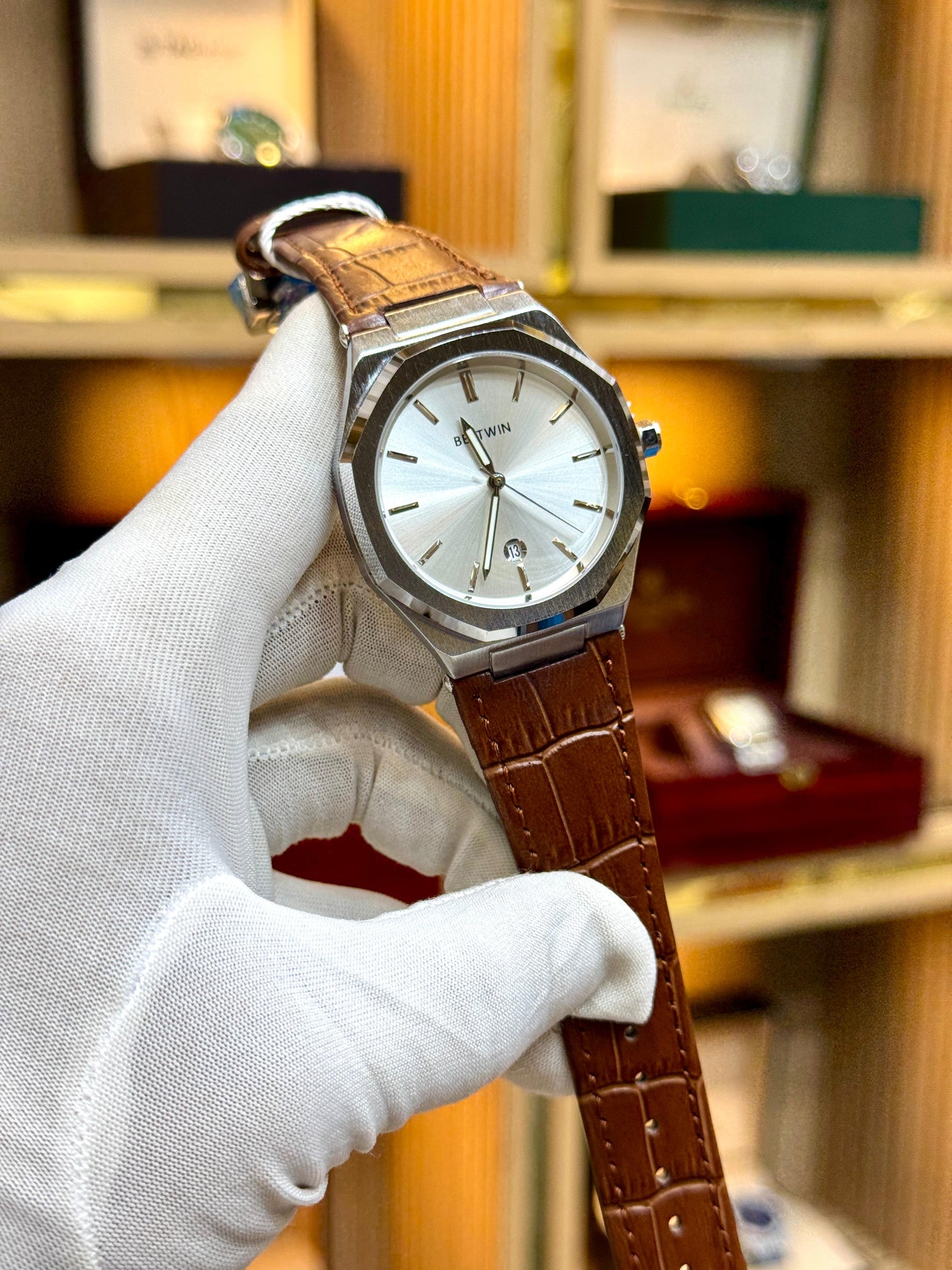 BESTWIN Men’s Leather Strap Watch – Master Lock Design