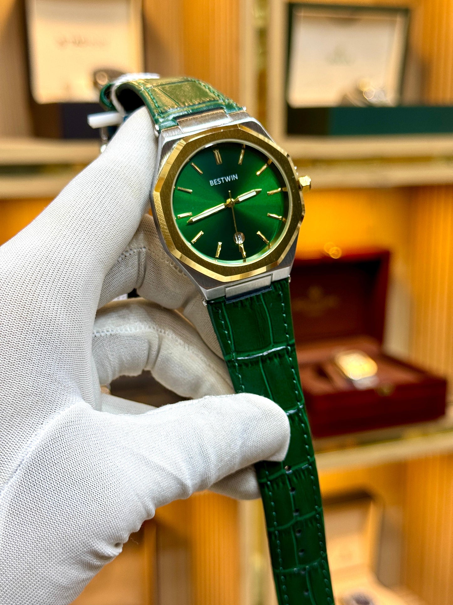 BESTWIN Men’s Leather Strap Watch – Master Lock Design